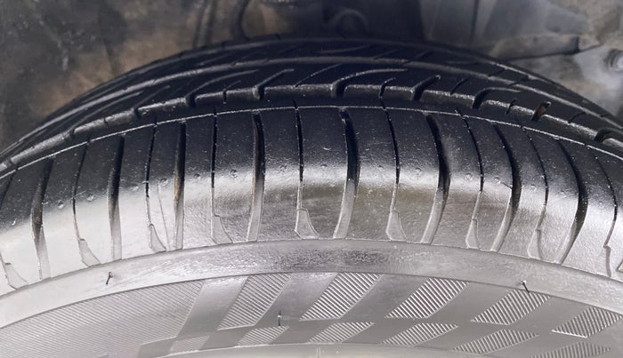 2015 Honda Jazz 1.2 V AT, Petrol, Automatic, 58,804 km, Right Front Tyre Tread