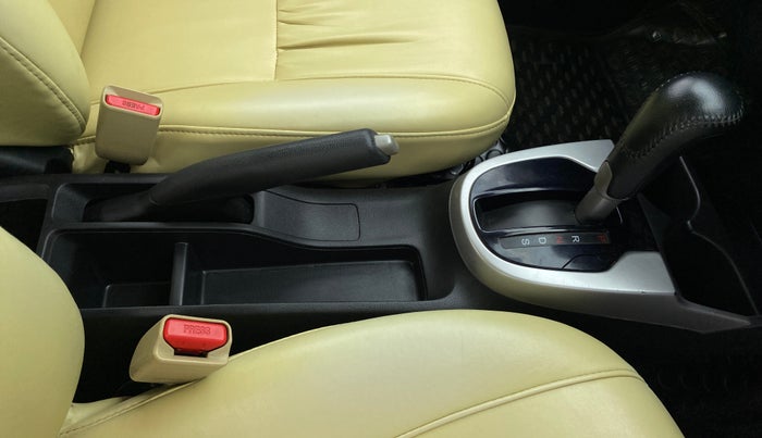2015 Honda Jazz 1.2 V AT, Petrol, Automatic, 58,804 km, Gear Lever