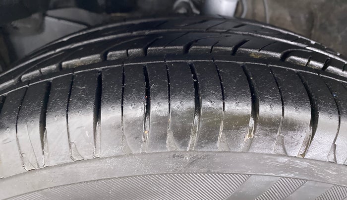 2015 Honda Jazz 1.2 V AT, Petrol, Automatic, 58,804 km, Left Front Tyre Tread