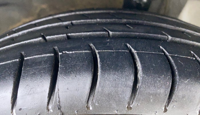 2015 Hyundai Eon ERA PLUS, Petrol, Manual, 75,840 km, Right Front Tyre Tread
