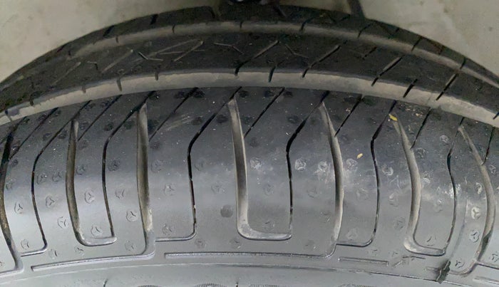 2017 Maruti Alto K10 VXI P, Petrol, Manual, Left Front Tyre Tread