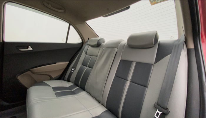 2015 Hyundai Xcent S (O) 1.2, Petrol, Manual, 83,824 km, Right Side Rear Door Cabin