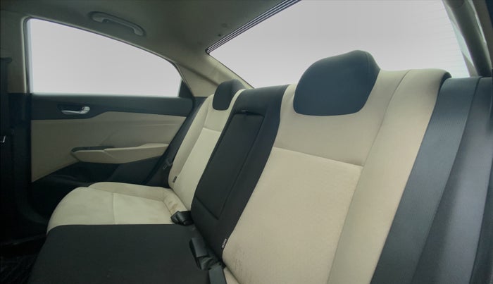 2017 Hyundai Verna 1.6 CRDI SX + AT, Diesel, Automatic, 66,905 km, Right Side Rear Door Cabin