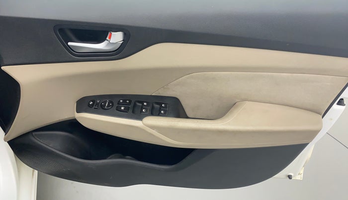 2017 Hyundai Verna 1.6 CRDI SX + AT, Diesel, Automatic, 66,905 km, Driver Side Door Panels Control