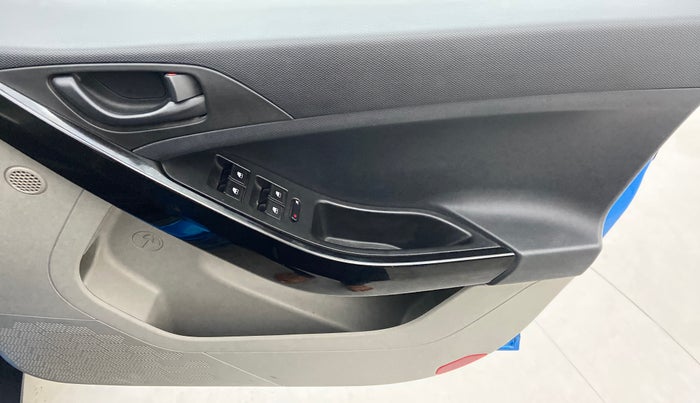 2018 Tata NEXON XM 1.2, Petrol, Manual, 22,703 km, Driver Side Door Panels Control