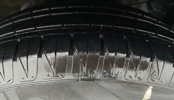 2015 Honda City VX MT O DIESEL, Diesel, Manual, 1,03,300 km, Right Front Tyre Tread