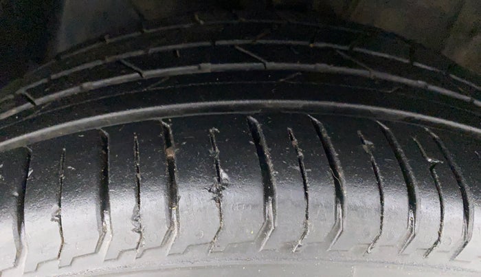 2021 Hyundai NEW I20 ASTA (O) 1.2 MT, Petrol, Manual, 13,811 km, Left Front Tyre Tread