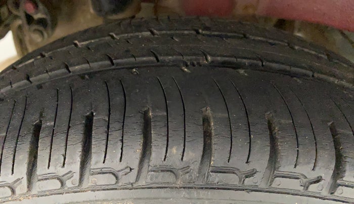2018 Mahindra KUV 100 NXT K4+ P 6 STR, Petrol, Manual, 25,655 km, Right Rear Tyre Tread