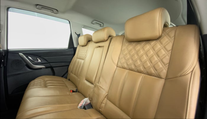 2019 Mahindra XUV500 W11 (O), Diesel, Manual, 23,017 km, Right Side Rear Door Cabin