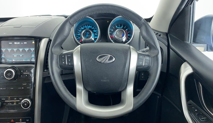 2019 Mahindra XUV500 W11 (O), Diesel, Manual, 23,017 km, Steering Wheel Close Up