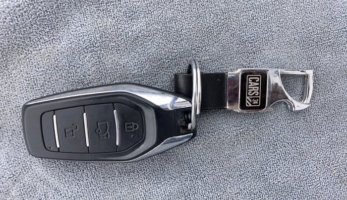 2019 Mahindra XUV500 W11 (O), Diesel, Manual, 23,017 km, Key Close Up