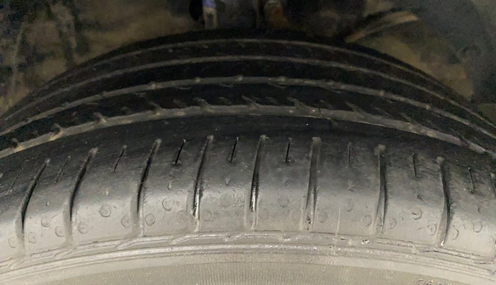2017 Maruti Baleno ALPHA PETROL 1.2, Petrol, Manual, 65,806 km, Right Front Tyre Tread