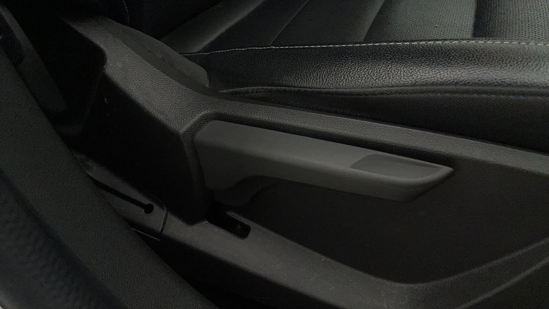 2023 Renault Arkana Zen, Automatic, 58750 km, Drivers Side Adjustment Panel