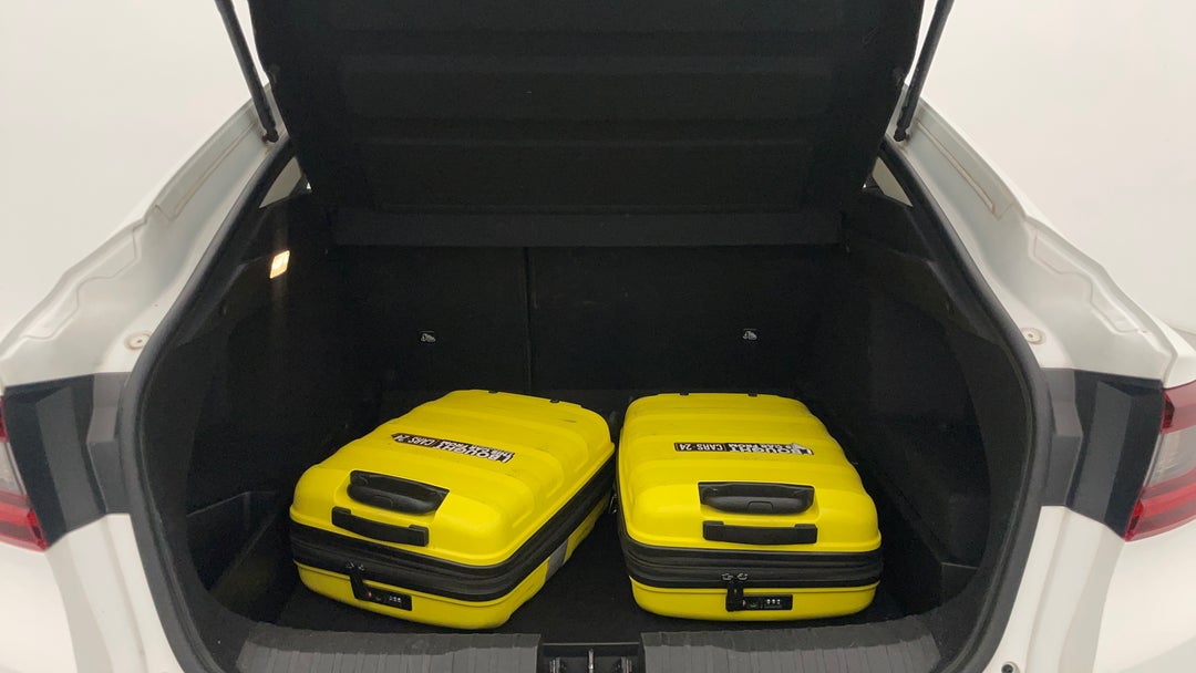 2023 Renault Arkana Zen, Automatic, 58750 km, Boot Inside View with Luggage