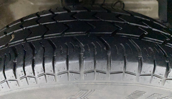 2017 Maruti Swift VDI OPT, Diesel, Manual, 53,768 km, Right Front Tyre Tread
