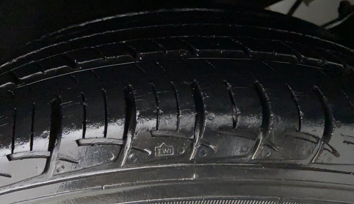 2016 Maruti Baleno DELTA 1.2 K12, CNG, Manual, 52,332 km, Left Rear Tyre Tread