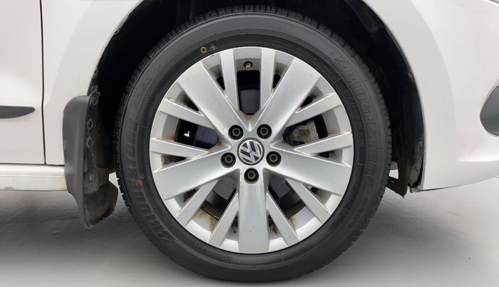 2015 Volkswagen Vento HIGHLINE PETROL, Petrol, Manual, 86,089 km, Right Front Wheel