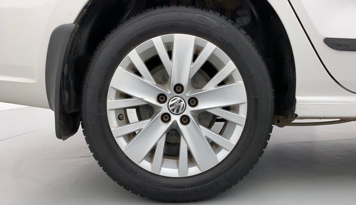 2015 Volkswagen Vento HIGHLINE PETROL, Petrol, Manual, 86,089 km, Right Rear Wheel