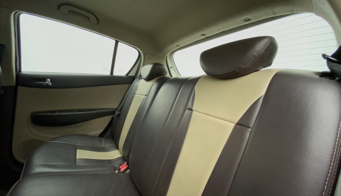 2012 Hyundai i20 ASTA 1.4 CRDI, Diesel, Manual, 1,21,416 km, Right Side Rear Door Cabin