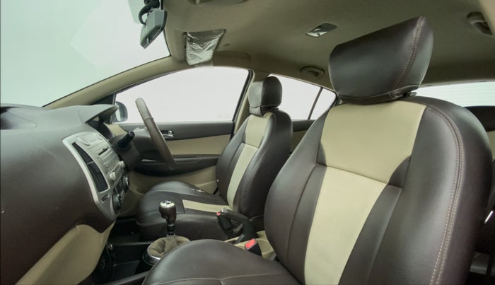 2012 Hyundai i20 ASTA 1.4 CRDI, Diesel, Manual, 1,21,416 km, Right Side Front Door Cabin