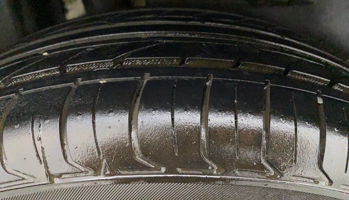 2017 Maruti Dzire VXI, Petrol, Manual, 26,429 km, Right Front Tyre Tread