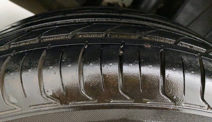 2017 Maruti Dzire VXI, Petrol, Manual, 26,429 km, Right Rear Tyre Tread