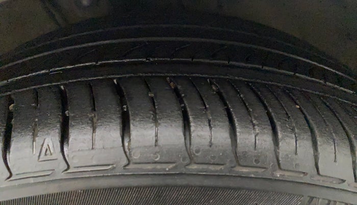 2021 Hyundai NEW I20 ASTA (O) 1.2 MT, Petrol, Manual, 17,708 km, Left Rear Tyre Tread