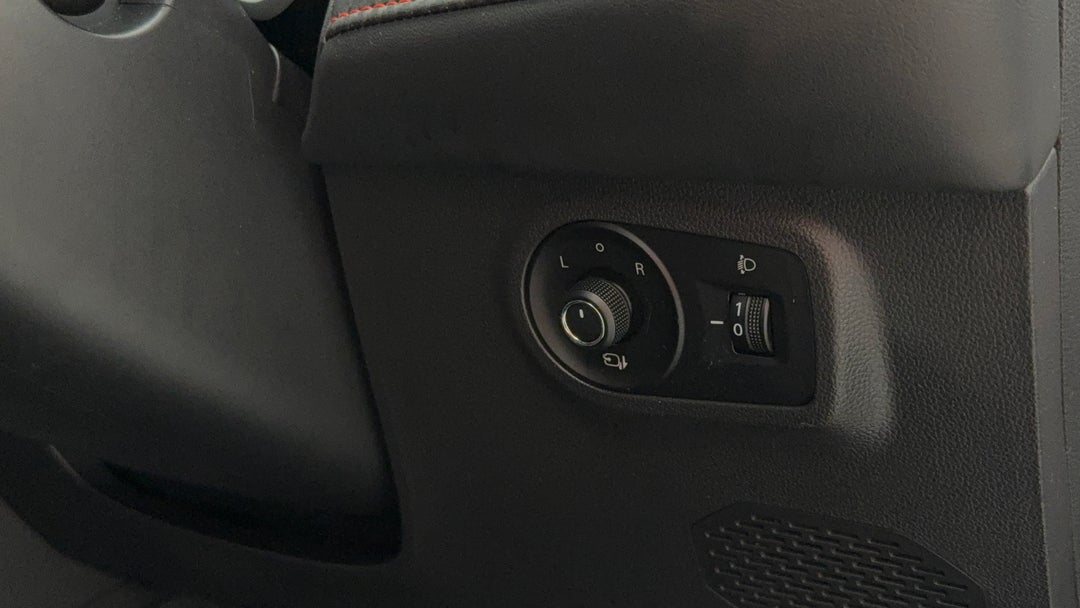 2022 MG ZS EV Essence, Automatic, 39983 km, Utility Switches/Buttons