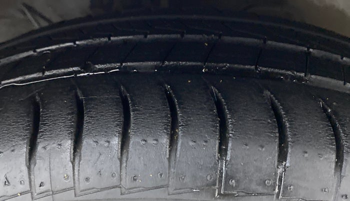 2019 Hyundai NEW SANTRO SPORTZ 1.1, Petrol, Manual, 30,327 km, Right Front Tyre Tread