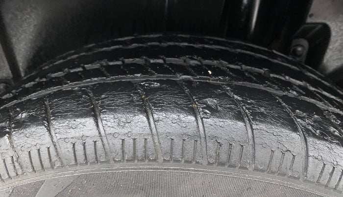 2014 Maruti Ertiga VXI, Petrol, Manual, 47,004 km, Left Rear Tyre Tread