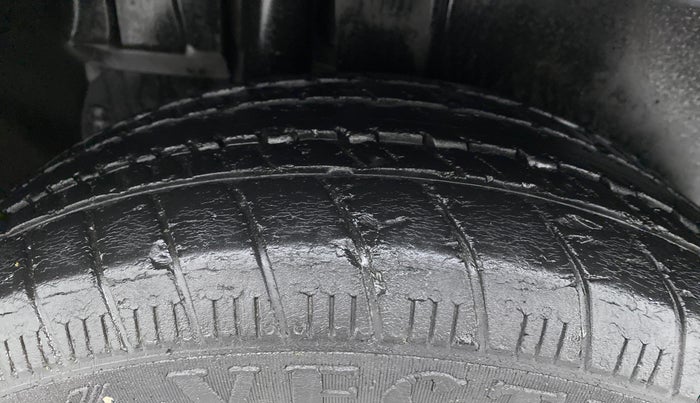 2014 Maruti Ertiga VXI, Petrol, Manual, 47,004 km, Right Rear Tyre Tread