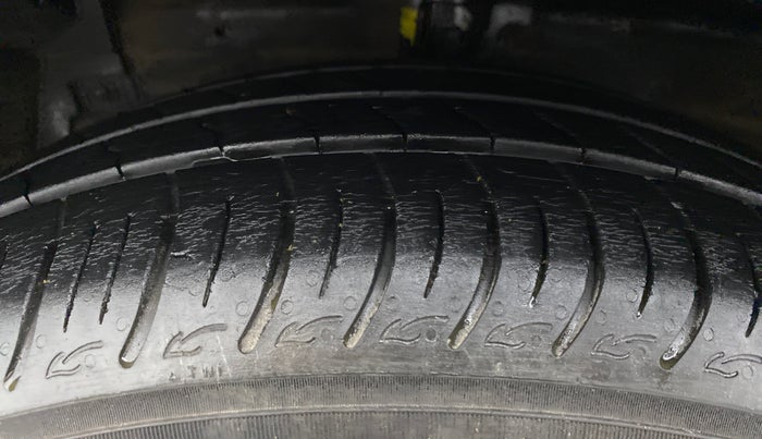 2014 Maruti Ertiga VXI, Petrol, Manual, 47,004 km, Left Front Tyre Tread