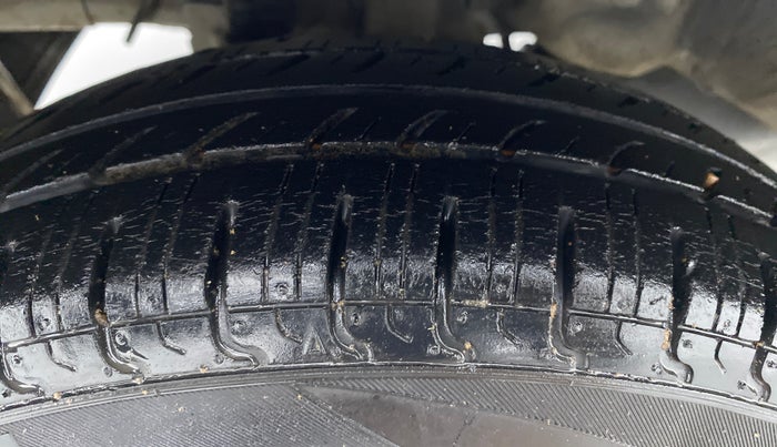 2012 Hyundai Eon ERA PLUS, Petrol, Manual, 23,514 km, Right Rear Tyre Tread