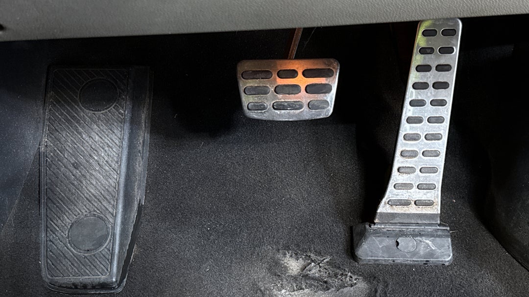 2016 Kia Sorento Platinum (4x4), Automatic, 138085 km, Pedals and Footmat