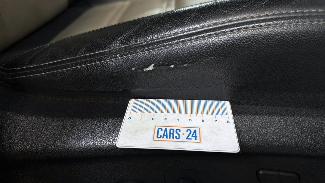 2016 Kia Sorento Platinum (4x4), Automatic, 138085 km, Seats Front RHS Tear