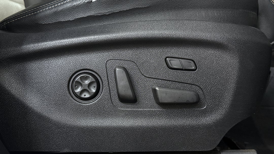 2016 Kia Sorento Platinum (4x4), Automatic, 138085 km, Drivers Side Adjustment Panel