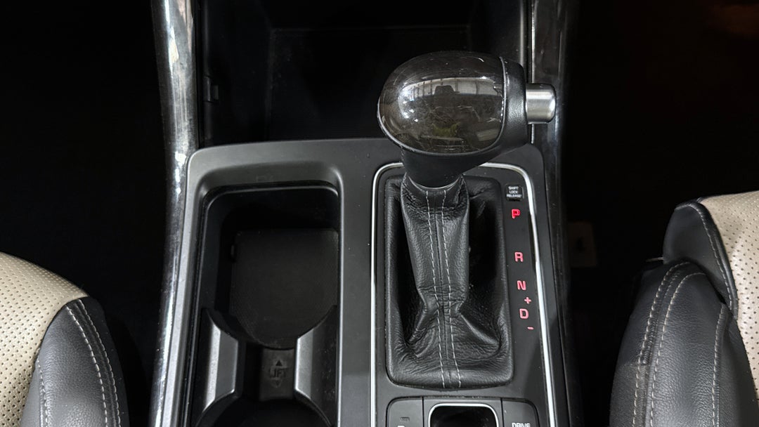 2016 Kia Sorento Platinum (4x4), Automatic, 138085 km, Gear Lever 