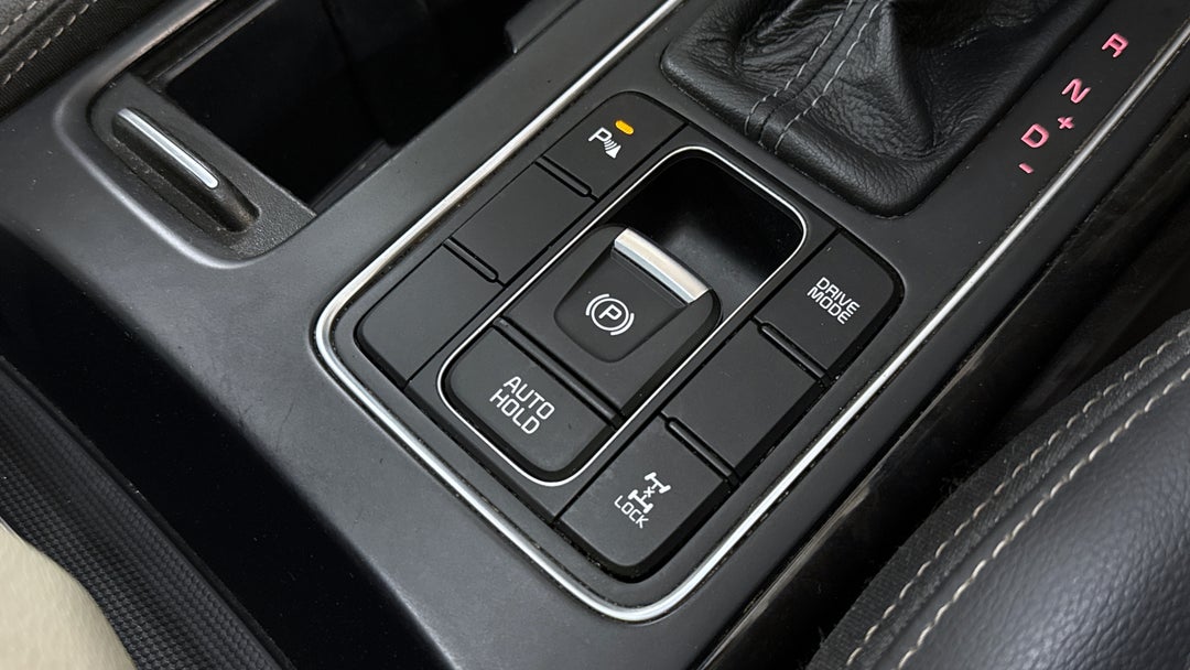 2016 Kia Sorento Platinum (4x4), Automatic, 138085 km, Handbrake