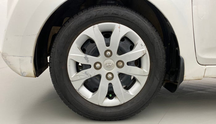2015 Hyundai Eon SPORTZ, Petrol, Manual, 24,924 km, Left Front Wheel