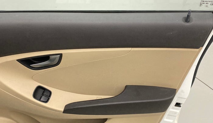 2015 Hyundai Eon SPORTZ, Petrol, Manual, 24,924 km, Lock system - Door lock knob has minor damage