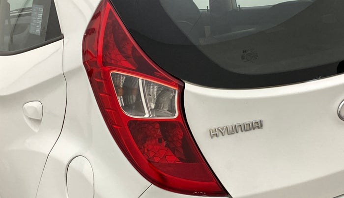 2015 Hyundai Eon SPORTZ, Petrol, Manual, 24,924 km, Left tail light - Reverse Gear Light nor working