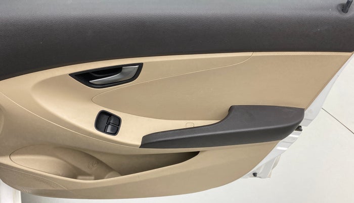 2015 Hyundai Eon SPORTZ, Petrol, Manual, 24,924 km, Driver Side Door Panels Control