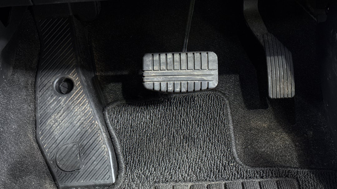 2020 Mitsubishi Outlander Ls 7 Seat (2WD), Automatic, 62579 km, Pedals and Footmat