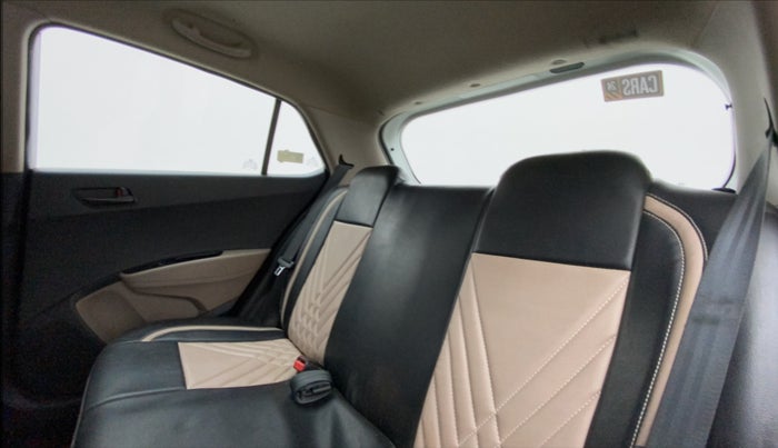 2016 Hyundai Grand i10 MAGNA 1.2 KAPPA VTVT, Petrol, Manual, 17,790 km, Right Side Rear Door Cabin