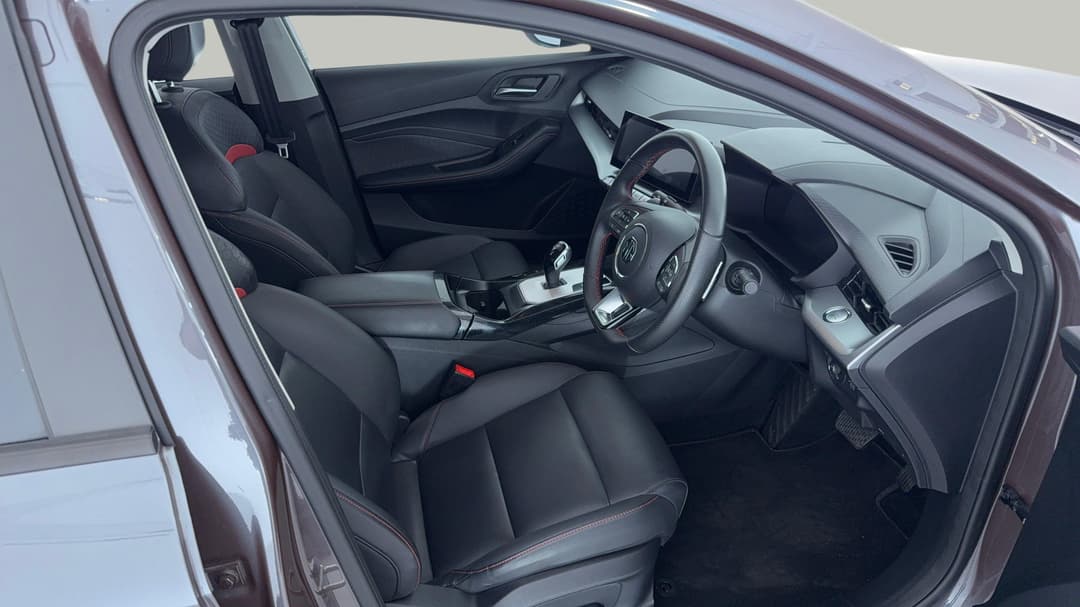 2024 MG Mg5 Essence, Automatic, 8371 km, Right Side Front Door Cabin View