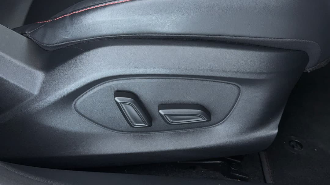 2024 MG Mg5 Essence, Automatic, 8371 km, Drivers Side Adjustment Panel