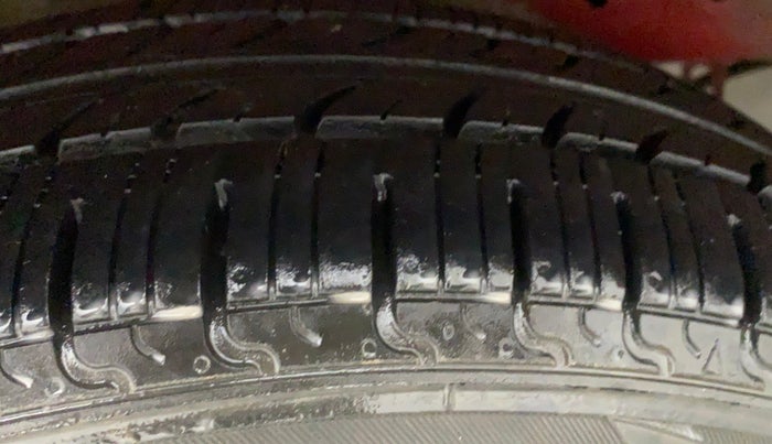 2014 Maruti Celerio VXI, Petrol, Manual, 62,765 km, Right Rear Tyre Tread