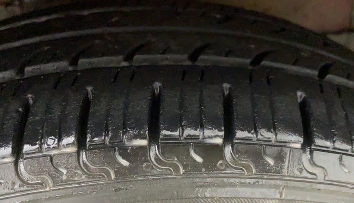 2014 Maruti Celerio VXI, Petrol, Manual, 62,765 km, Right Front Tyre Tread