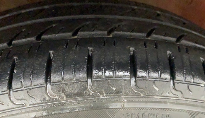 2014 Maruti Celerio VXI, Petrol, Manual, 62,765 km, Left Front Tyre Tread