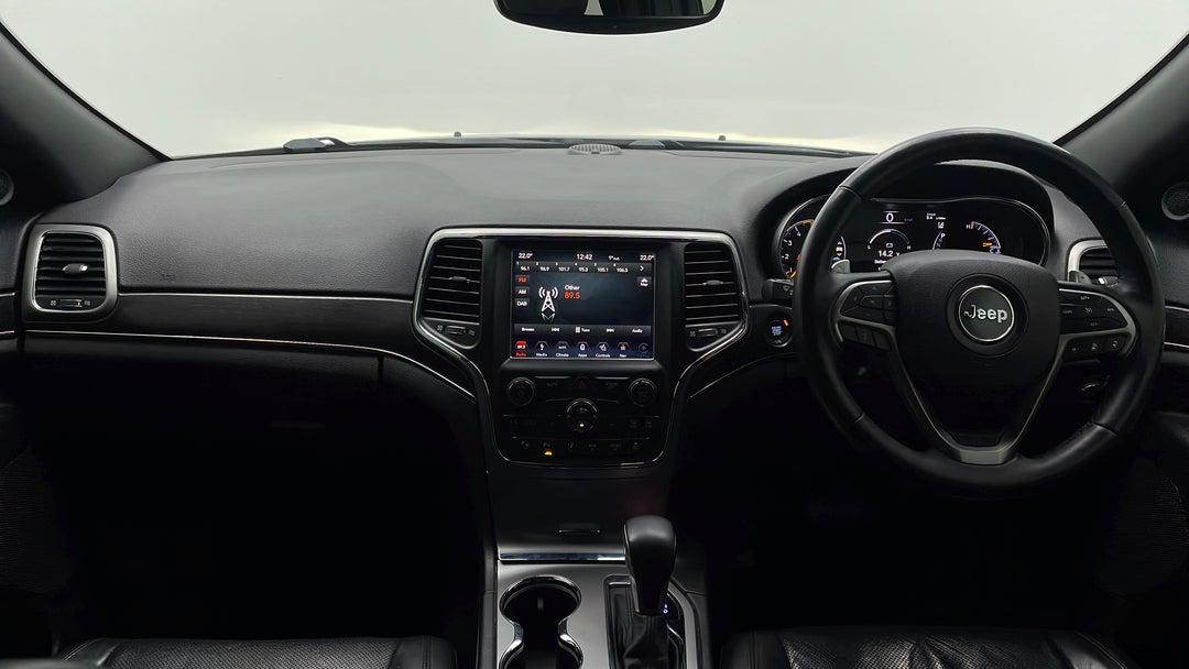 2017 Jeep Grand Cherokee Limited (4x4), Automatic, 135193 km, Dashboard View